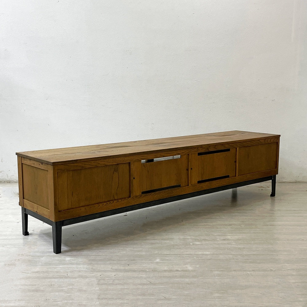 トラックファニチャー TRUCK FURNITURE ガット ローボードGATTO LOW BOARD ナラ無垢材 鋳鉄製ハンドル 可動棚 アジャスター付き 定価¥456,500- ●