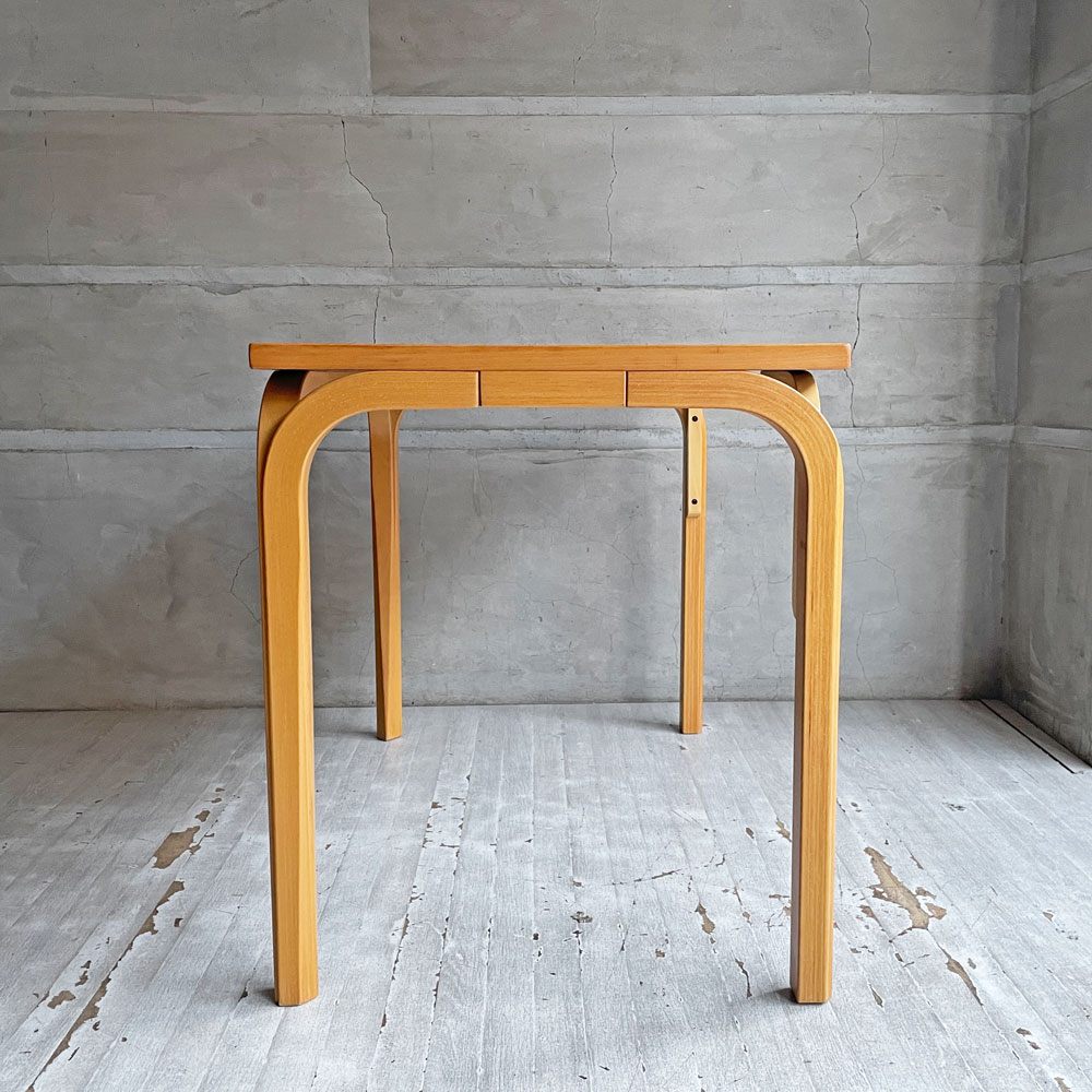 マグナスオルセン Magnus Olesen リノリウム天板 カフェテーブル ワークデスク ダイニングテーブル ビーチ材 プライウッド W85 x D57 x H66 cm デンマーク 北欧家具 ♪