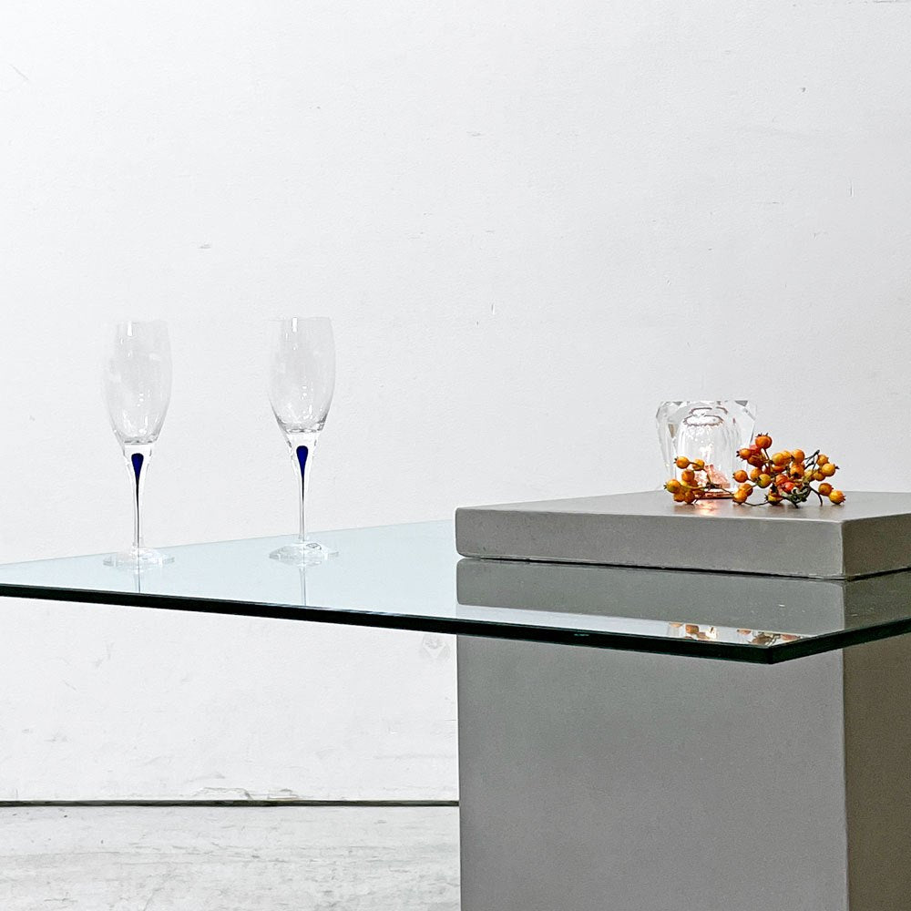モーダエンカーサ moda en casa フライングテーブル FLYING TABLE コンクリートベース ガラス ローテーブル 定価 ￥74,800- ●