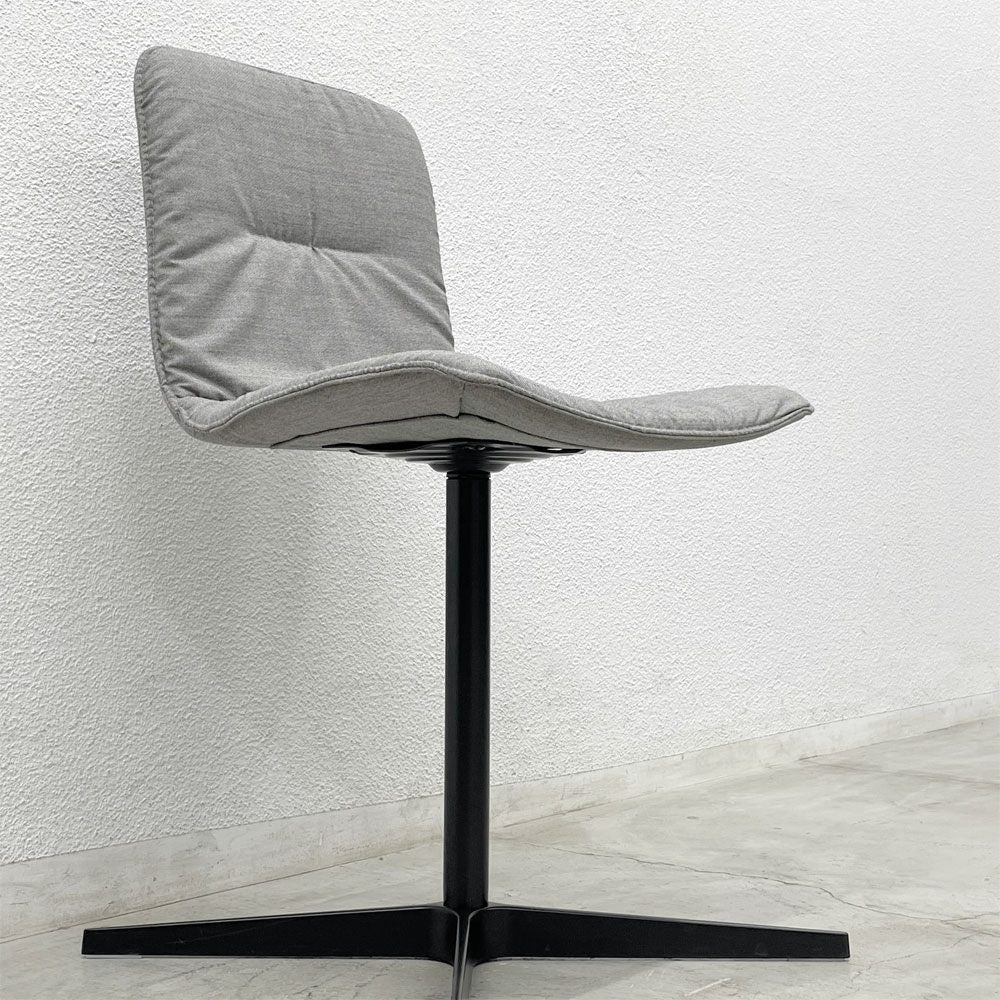 ヴィッカルベ Viccarbe クリップ KLIP チェア ファブリック 回転ベース ヴィクター・カラスコ デザイン スペイン A 〓