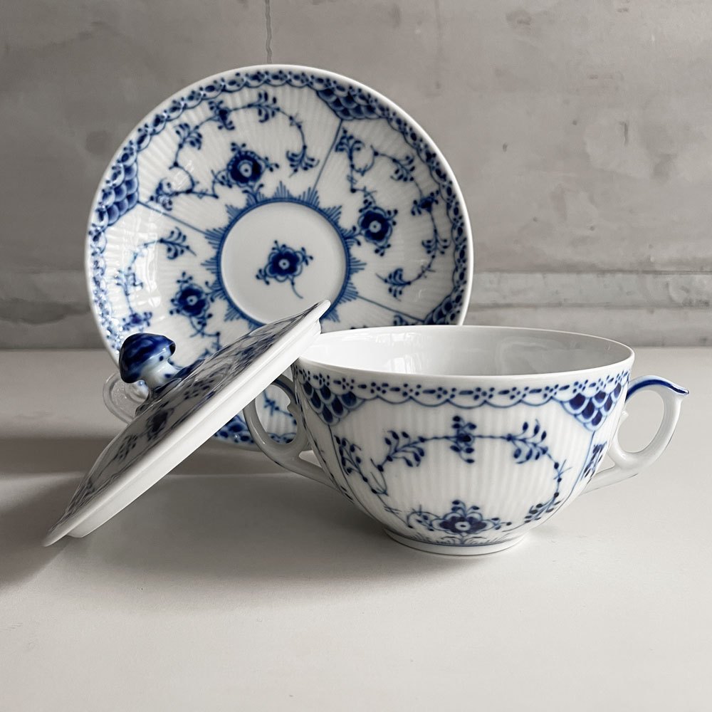ロイヤルコペンハーゲン ROYAL COPENHAGEN ブルーフルーテッド ハーフレース スープカップ&ソーサー 陶器 北欧食器 廃番 箱付き 未使用 C ♪