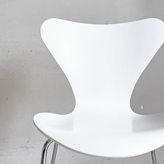 フリッツハンセン Fritz Hansen 3107 セブンチェア ラッカー仕上げ ホワイト スタッキング アルネ・ヤコブセン デンマーク 北欧家具 ■