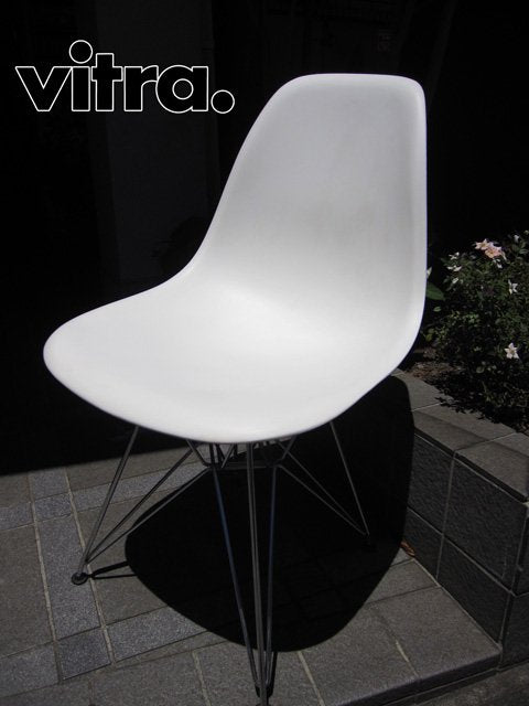 Swiss Vitra / 廃番 ヴィトラ社製 ★ C&R.Eames / イームズデザイン ★ 『 サイドシェルチェア （ エッフェルベースタイプ＝DSR ） ホワイト 』