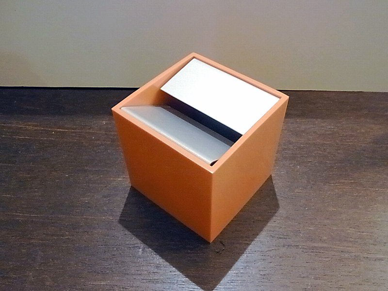 ◇ DANESE/ダネーゼ　CUBO 灰皿　オレンジ　イタリア　未使用品　参考価格11,340円　Lサイズ