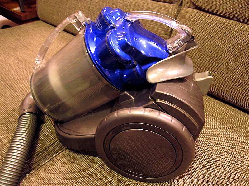 ★ イギリス dyson / ダイソン 『 DC12 / サイクロンクリーナー 』 紙パック不用 コード式掃除機