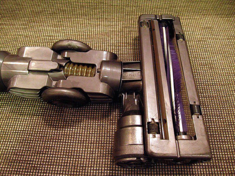 ★ イギリス dyson / ダイソン 『 DC12 / サイクロンクリーナー 』 紙パック不用 コード式掃除機
