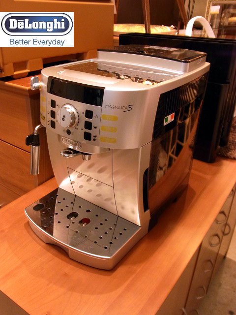 ■ デロンギ コンパクト自動エスプレッソマシン マグニフィカ S