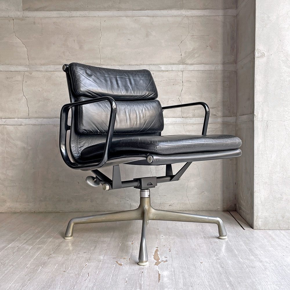 ハーマンミラー Herman Miller ビンテージ ソフトパッドグループ マネジメントチェア ローバック 4本脚 レザー C&Rイームズ ミッドセンチュリー ♪