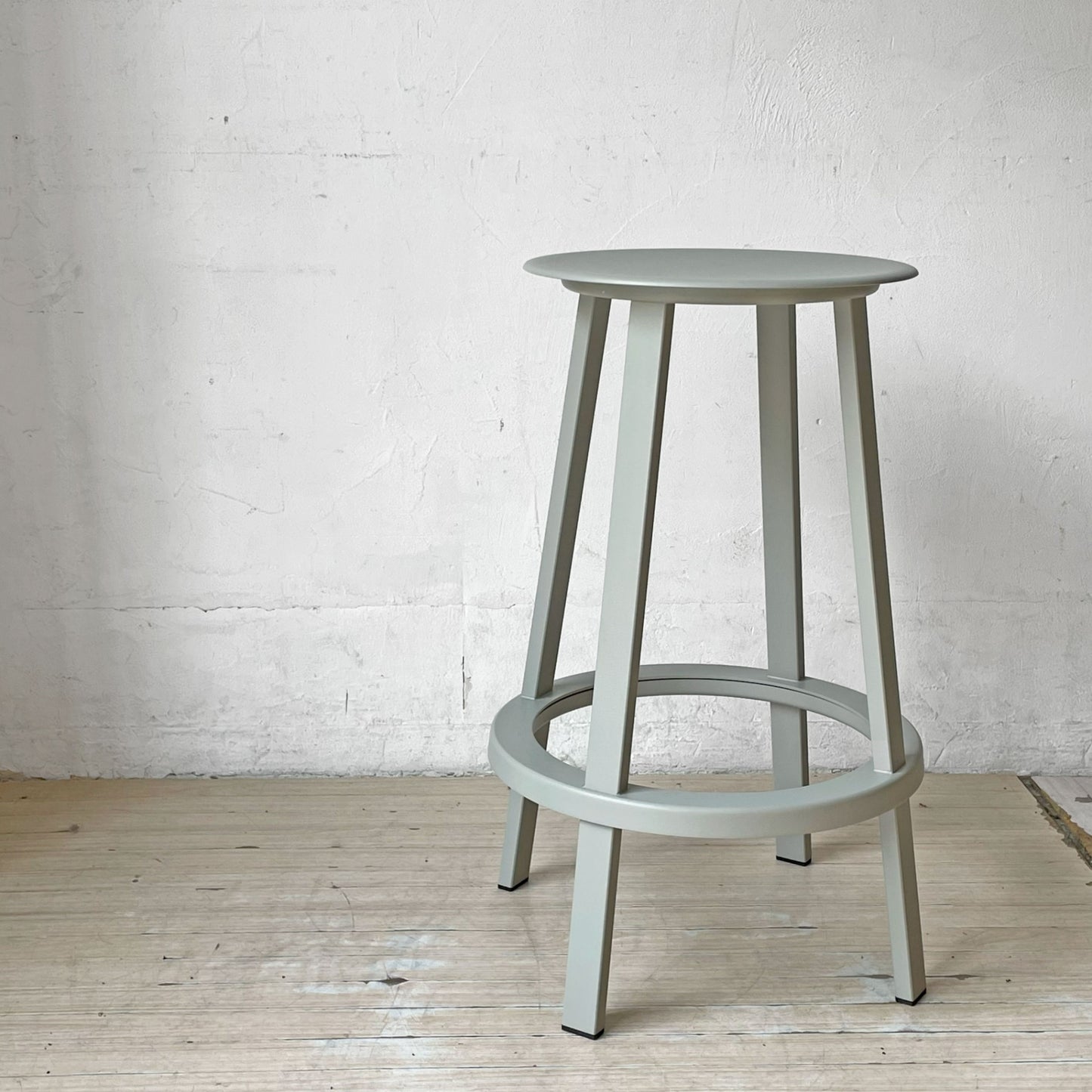 ヘイ HAY リボルバー バースツール ロー REVOLVER BAR STOOL LOW H65cm スカイグレー 回転式座面 レオン・ランズメイヤー デンマーク 定価￥49,500- ★