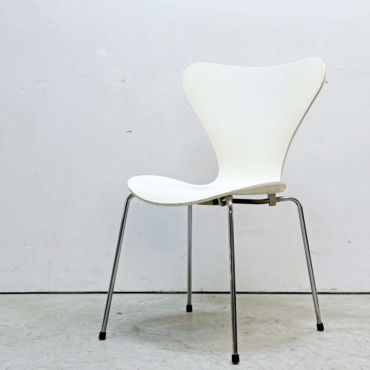 フリッツハンセン Fritz Hansen 3107 セブンチェア ホワイト ラッカー仕上げ スタッキング アルネ・ヤコブセン デンマーク 北欧家具 ●