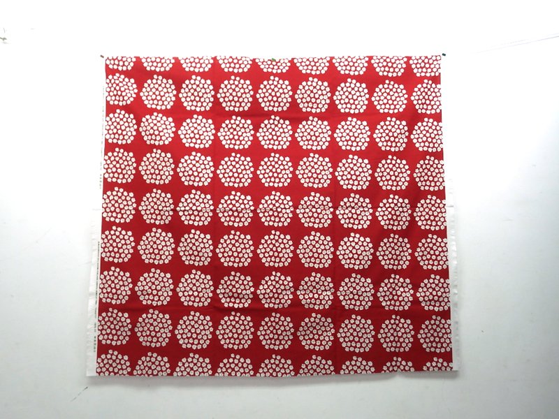 ●マリメッコ/marimekko　 ファブリック　”PUKETTI”　137×126cm　レッド