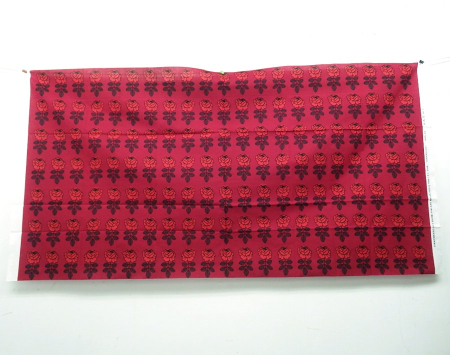 ●マリメッコ/marimekko　 ファブリック　”VIHKIRUUSU”　137×73cm　2011年X'mas限定　レッド