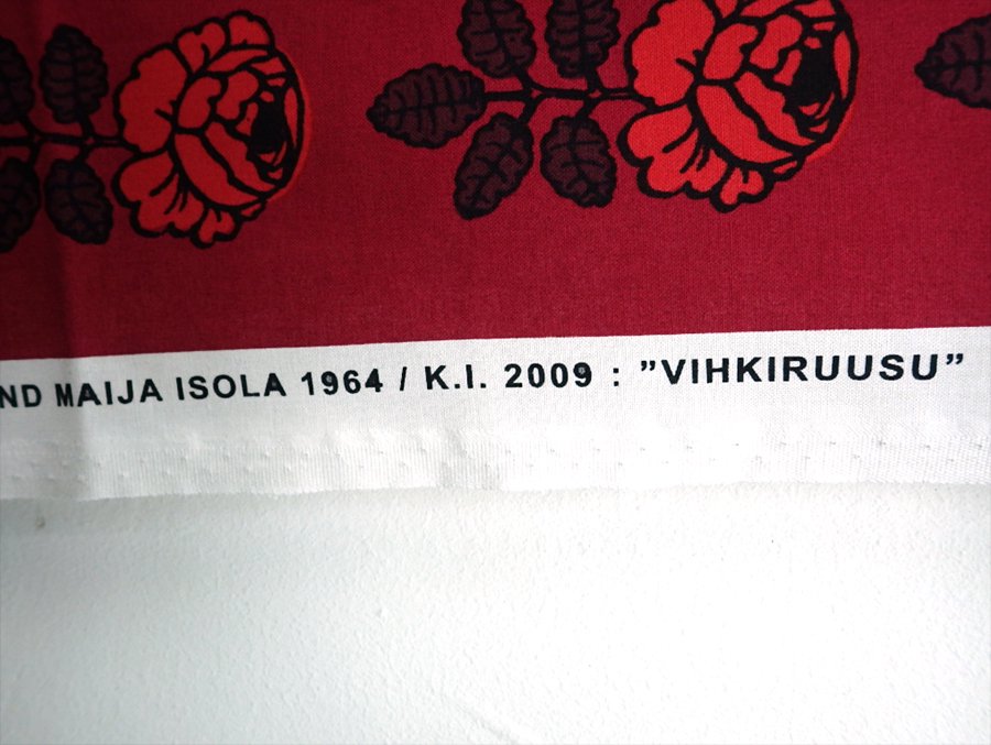 ●マリメッコ/marimekko　 ファブリック　”VIHKIRUUSU”　137×73cm　2011年X'mas限定　レッド