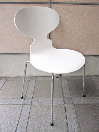 デンマーク Fritz Hansen / フリッツ・ハンセン ★ Arne Jacobsen / アルネ・ヤコブセンデザイン ★ 『 Ant Chair / アントチェア （ BIANCO ） 』