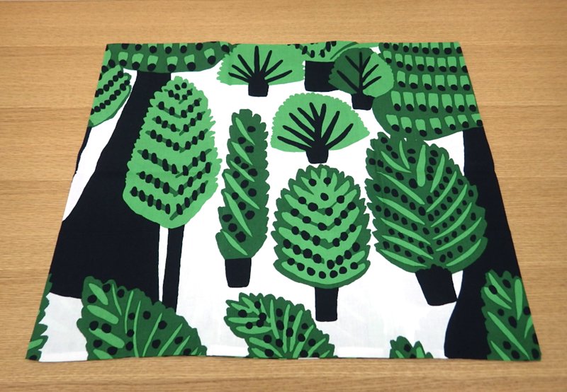 マリメッコ / marimekko　廃番ピローケース(枕カバー)　METSANVAKI　59.5ｘ50cm　グリーン　Kristina Isola　●