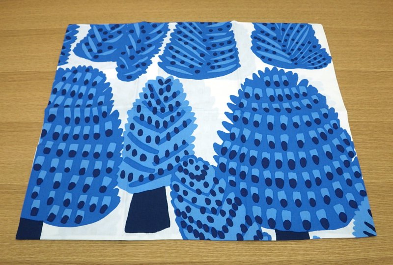 マリメッコ / marimekko　廃番ピローケース(枕カバー)　METSANVAKI　59.5ｘ50cm　ブルー　Kristina Isola　●
