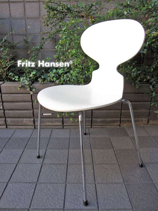 デンマーク Fritz Hansen / フリッツ・ハンセン ★ Arne Jacobsen / アルネ・ヤコブセンデザイン ★ 『 Ant Chair / アントチェア （ White ） 』