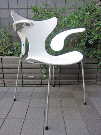 デンマーク ★ Fritz Hansen / フリッツ・ハンセン ★ 展示美品 『 エイトチェア ・ アーム付き （ 3208 / リリー ） 』 ★ 定価 ￥279,000～ ★ ホワイトラッカー