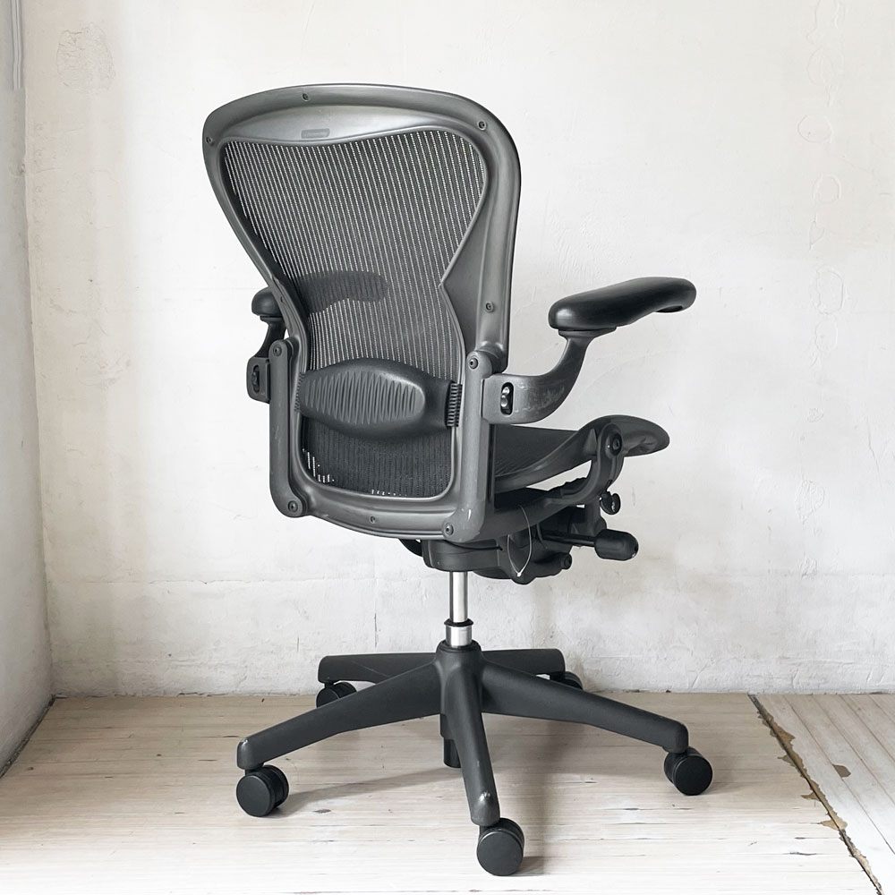 ハーマンミラー Herman Miller アーロンチェア Bサイズ ランバーサポート フル装備 グラファイトベース ビル・スタンフ ＆ ドン・チャドウィック シート下クッション交換済★