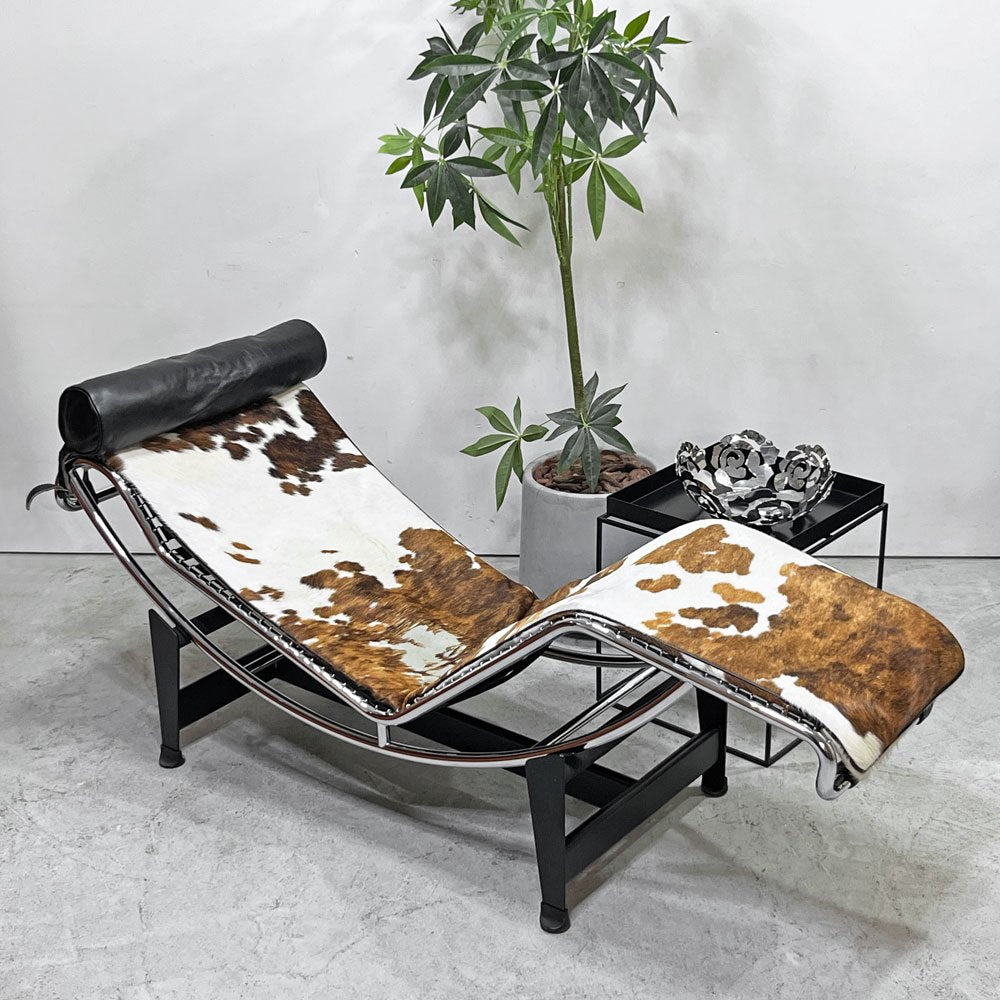 カッシーナ Cassina LC4 シェーズロング 長椅子 ハラコ 毛皮 レザークッション 本革 ル・コルビュジエ MoMA 名作椅子 ●