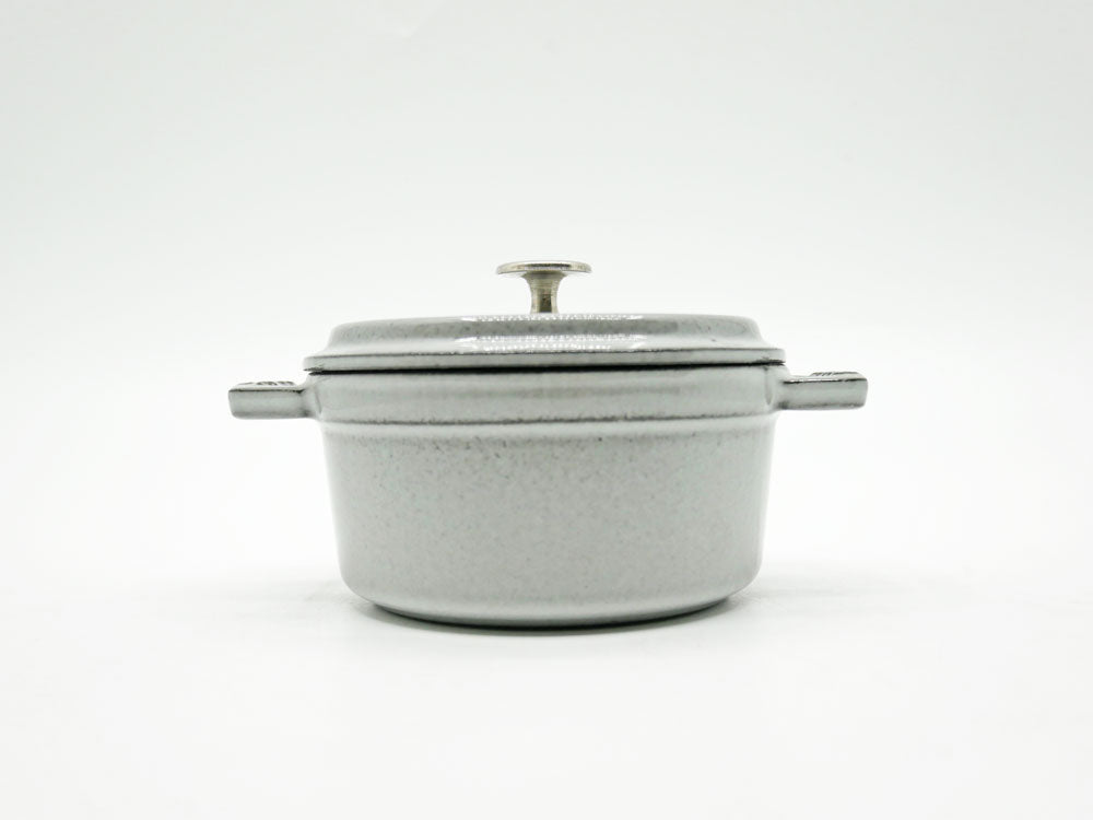 ストウブ STAUB ミニ ピコ ココット ラウンド 10cm グレー 鋳鉄 両手鍋 ガス・IH・オーブン対応 フランス 箱付 定価14,300円 ●