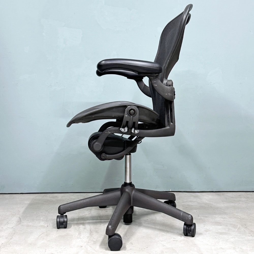 ハーマンミラー Herman Miller アーロンチェア Bサイズ ランバーサポート フル装備 グラファイトベース ビル・スタンフ ＆ ドン・チャドウィック ◎