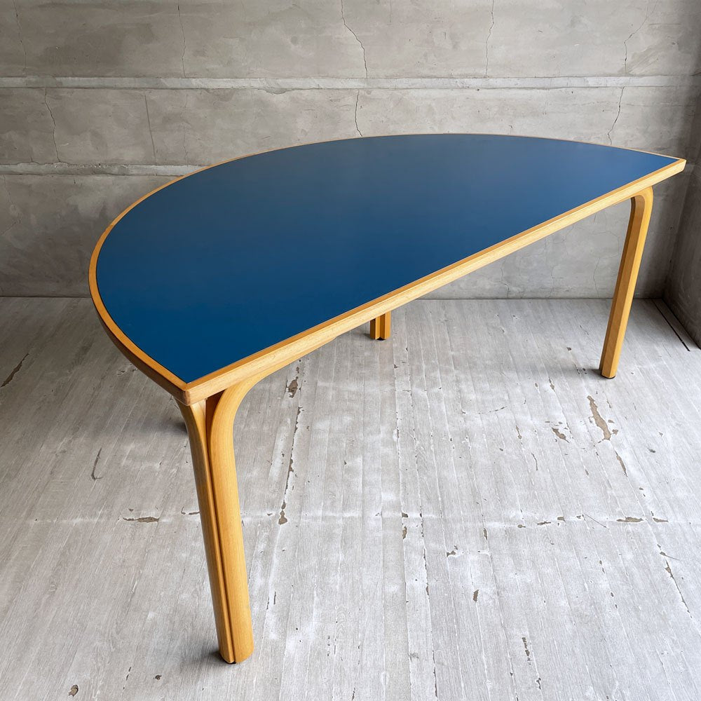 マグナスオルセン Magnus Olesen ハーフラウンド ダイニングテーブル 半円 メラミン天板 プライウッド ビーチ材 W160cm ラッド・シーゲンセン＆ジョニー・ソーレンセン 北欧 デンマーク♪