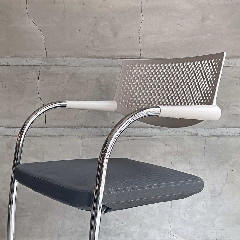 ヴィトラ vitra ビザビ2 Visavis2 アームチェア デスクチェア ホワイト/グレー カンティレバー スタッキング可能 アントニオ・チッテリオ D ♪