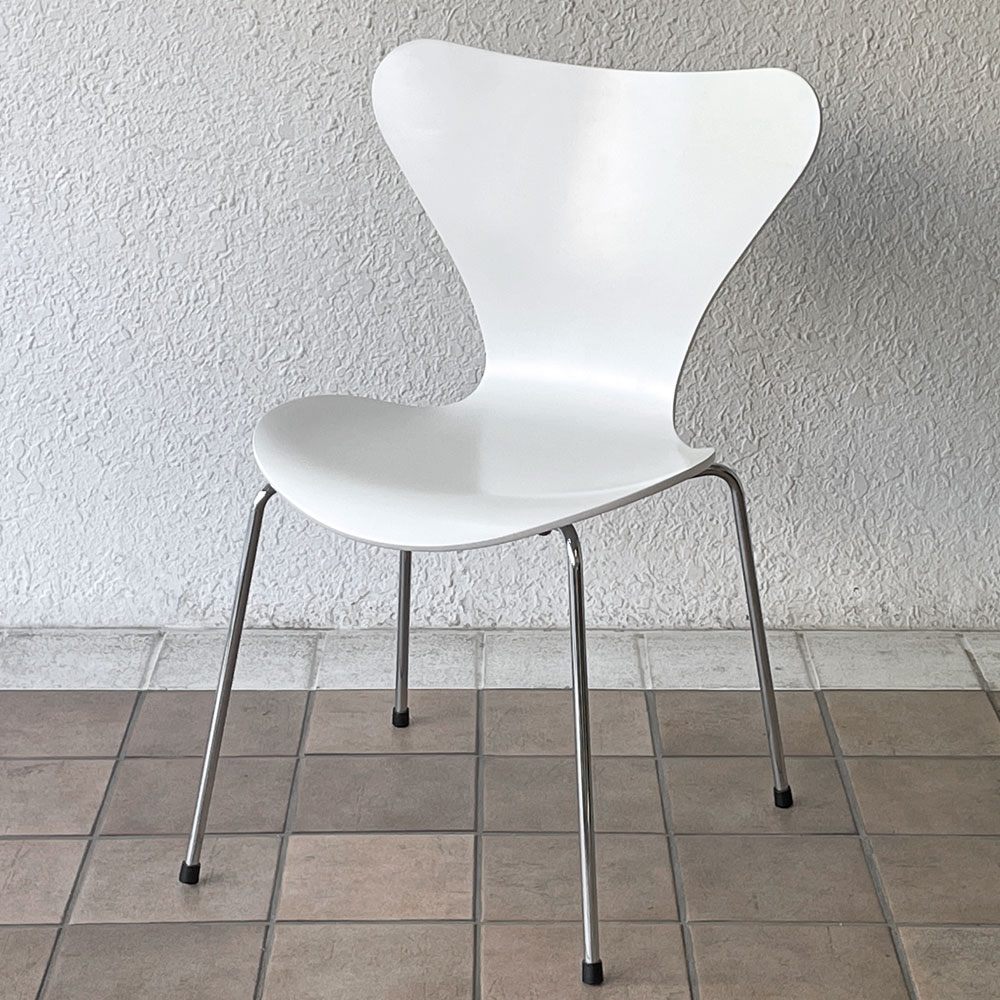 フリッツハンセン Fritz Hansen 3107 セブンチェア ラッカー仕上げ ホワイト スタッキング アルネ・ヤコブセン デンマーク 北欧家具 ◇