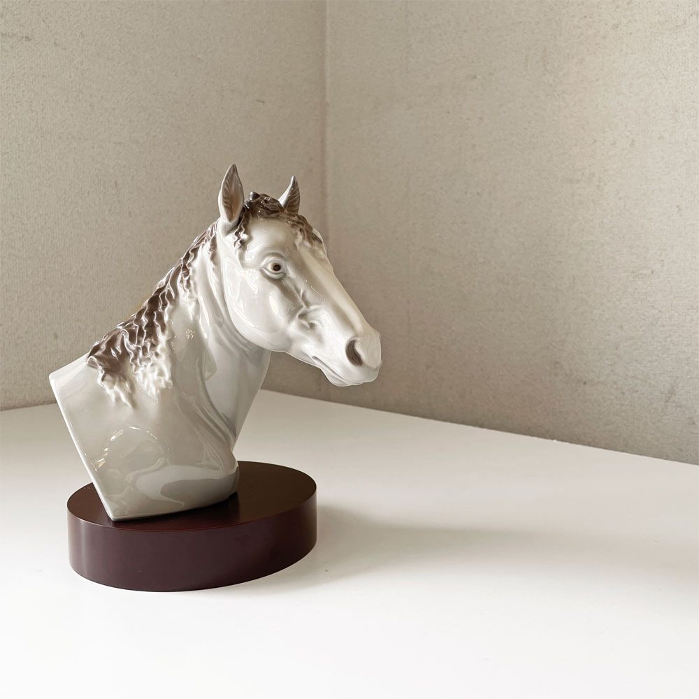 リヤドロ LLADRO ダービーウィナー DERBY WINNER 馬の胸像 フィギュリン 陶器人形 ポーセリンアート 置物 専用ガラスケース付 スペイン ◎