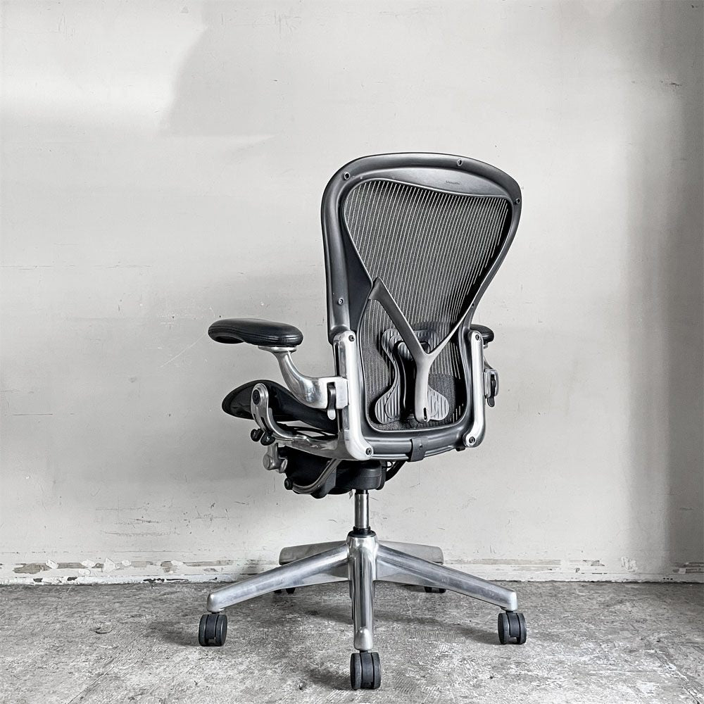 ハーマンミラー Herman Miller アーロンチェア Bサイズ ポスチャーフィット クラシックカーボンメッシュ ポリッシュドアルミベース ビル・スタンフ ＆ ドン・チャドウィック ■