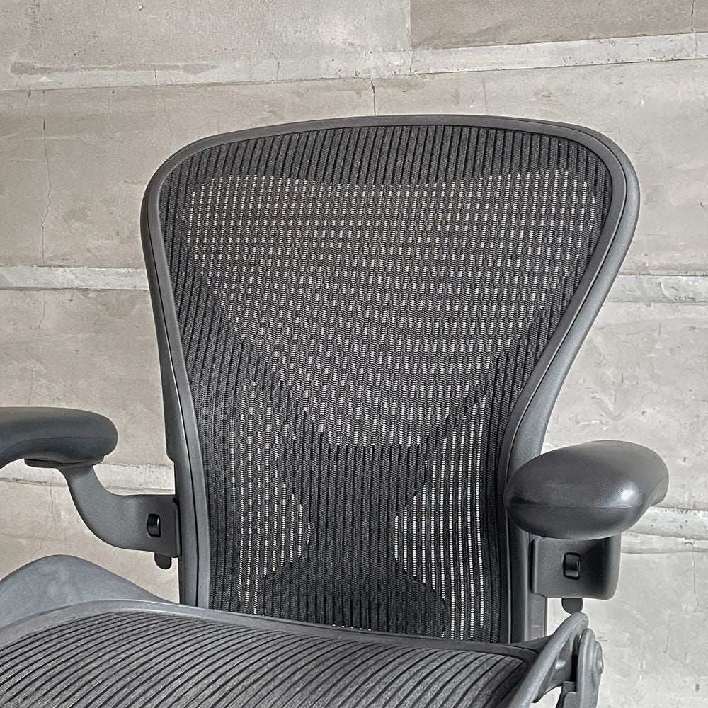 ハーマンミラー Herman Miller アーロンチェア Bサイズ ポスチャーフィット フル装備 クラシックカーボンメッシュ グラファイトベース ビル・スタンフ ＆ ドン・チャドウィック ♪