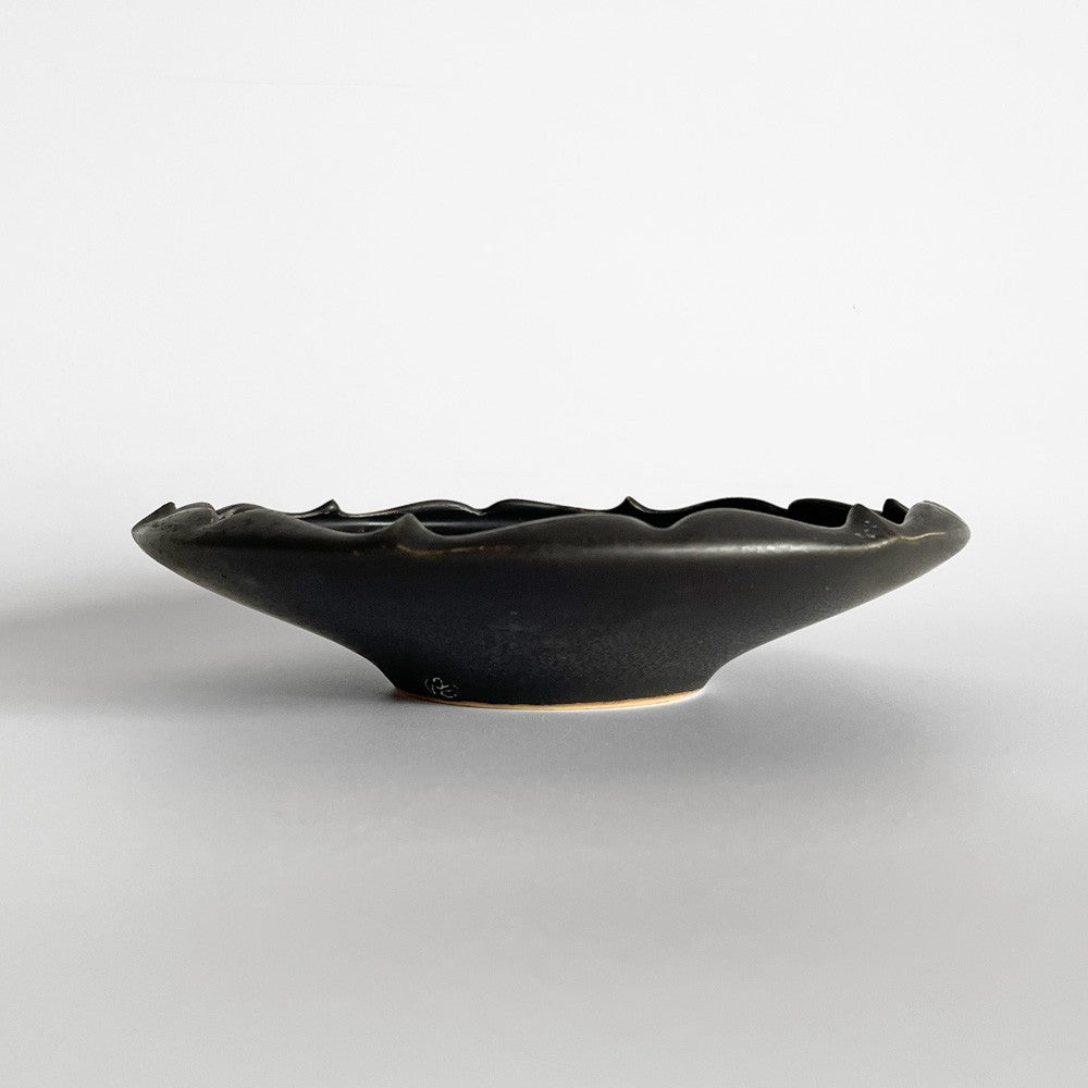 木下和美 輪花鉢 -蕾 - 深皿 中鉢 Mサイズ 黒釉 磁器 17cm 現代作家 ■