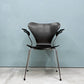 フリッツハンセン Fritz Hansen 3207 セブンチェア アームチェア ブラック ラッカー再塗装品 アルネ・ヤコブセン 北欧家具 参考定価￥146,080- ◎