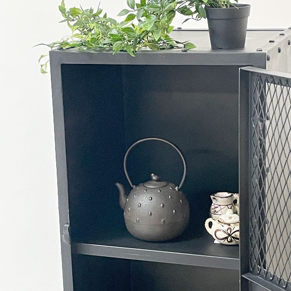 アナザーライフ Another Life アイアンサイドキャビネット IRON SIDE CABINET シェルフ 2段 1ドア ブラック インダストリアル 工業系 定価￥52,800- ●