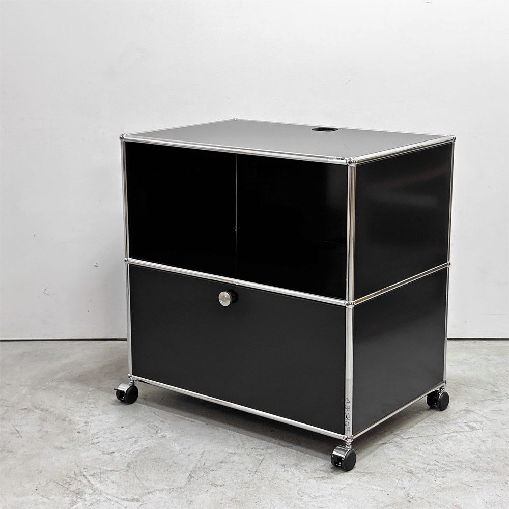 ユーエスエムハラー USMハラー USM Haller モジュラーファニチャー キャビネット シェルフ 1列2段 ドロップダウンドア キャスター付き グラファイトブラック 定価￥165,385- ●