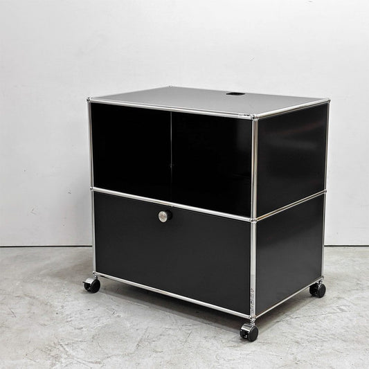 ユーエスエムハラー USMハラー USM Haller モジュラーファニチャー キャビネット シェルフ 1列2段 ドロップダウンドア キャスター付き グラファイトブラック 定価￥165,385- ●
