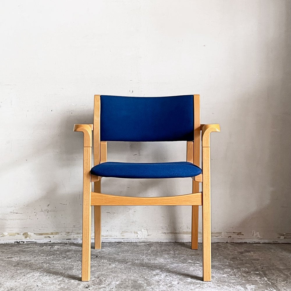北欧デザイン ビーチ材 アームチェア スタッキング プライウッド ファブリック ブルー A ■