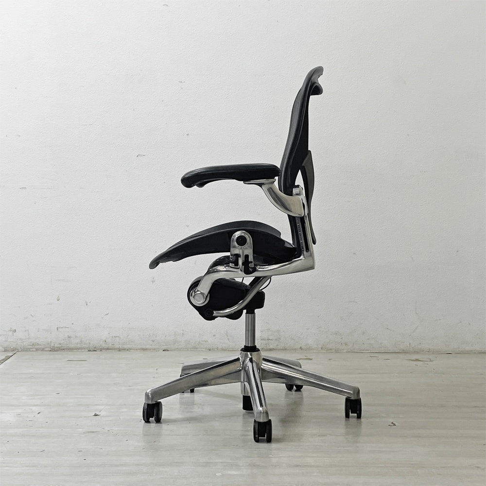 ハーマンミラー Herman Miller アーロンチェア フル装備 Bサイズ ポスチャーフィット クラシックカーボンメッシュ ポリッシュドアルミベース レザーアーム ビル・スタンフ ＆ ドン・チャドウィック ●