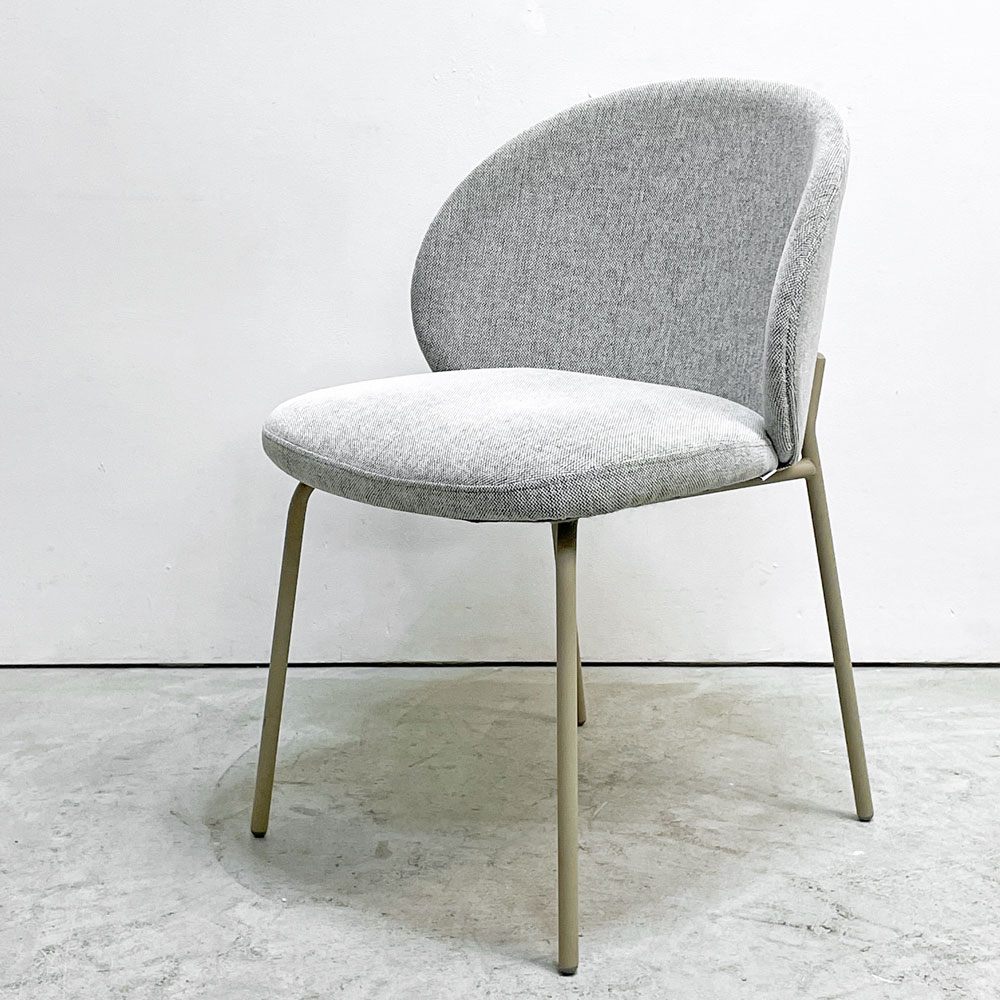 ボーコンセプト BoConcept プリンストン Princeton ダイニングチェア ライトグレー ファブリック メタル脚 マットアッシュグレーラッカー仕上げ A ●