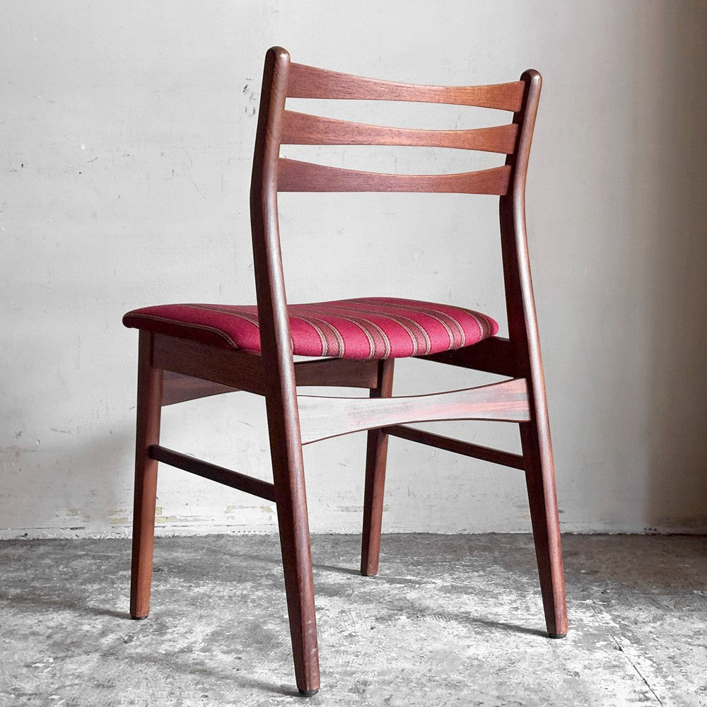 北欧ビンテージ Scandinabian Vintage チーク材 ダイニングチェア ラダーバック レッド系 ストライプ柄 北欧家具 A ■