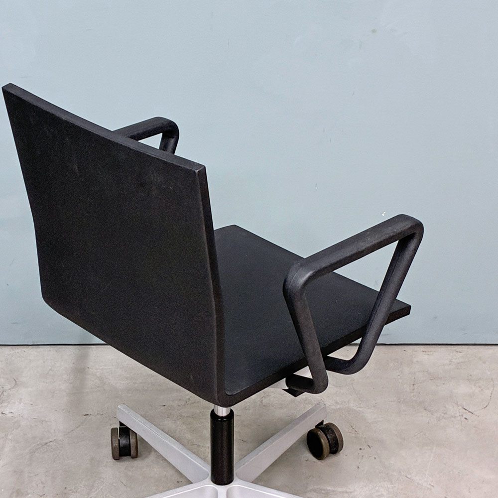 ヴィトラ vitra ゼロフォー 04. スタジオチェア アームレスト付 ブラック マールテン・ヴァン・セーヴェレン ◎