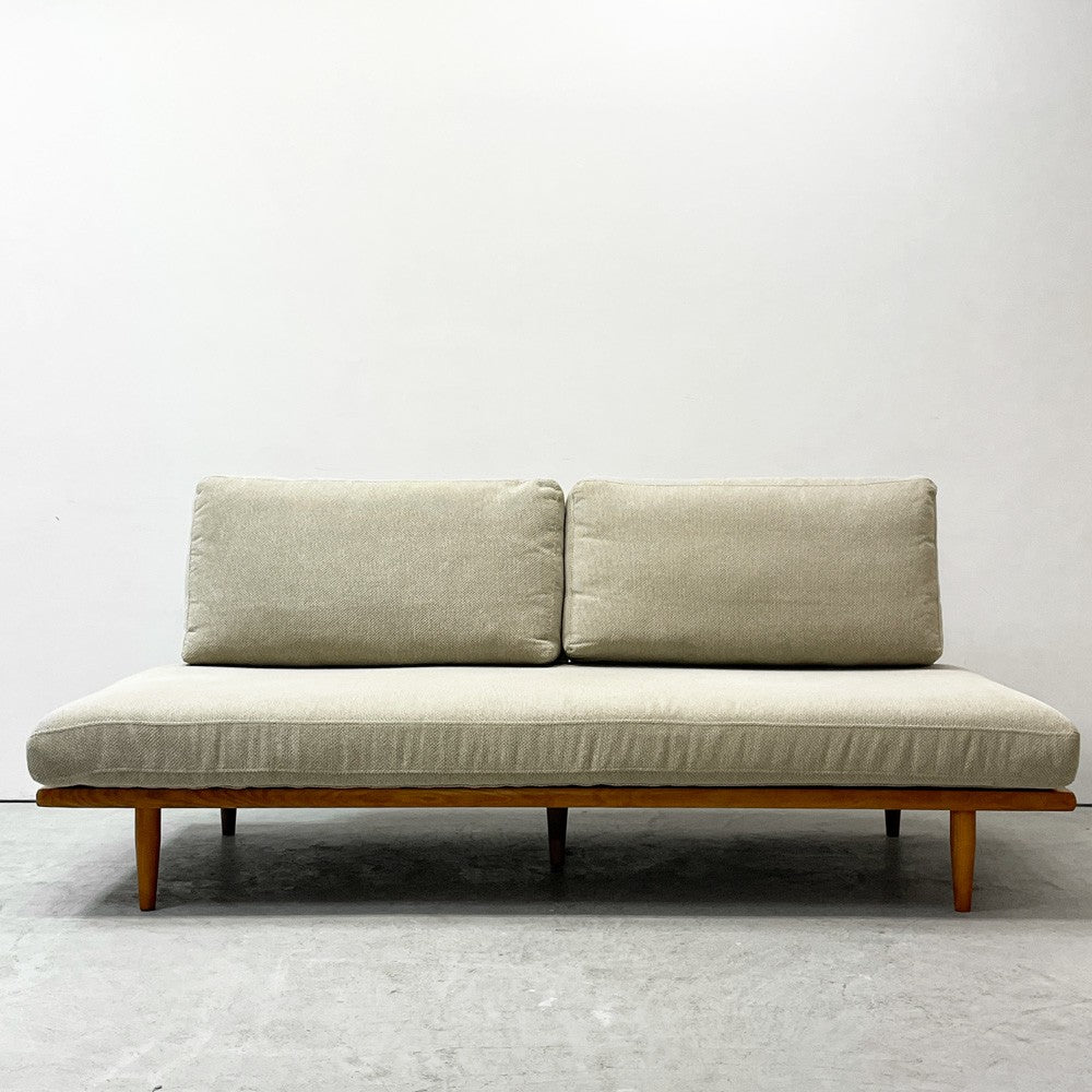 ウニコ unico ジッジ ZIZZI カバーリングソファベッド 3人掛けソファ W199×D99cm アッシュ材 チークカラー ファブリック ベージュ 定価￥159,500- ●