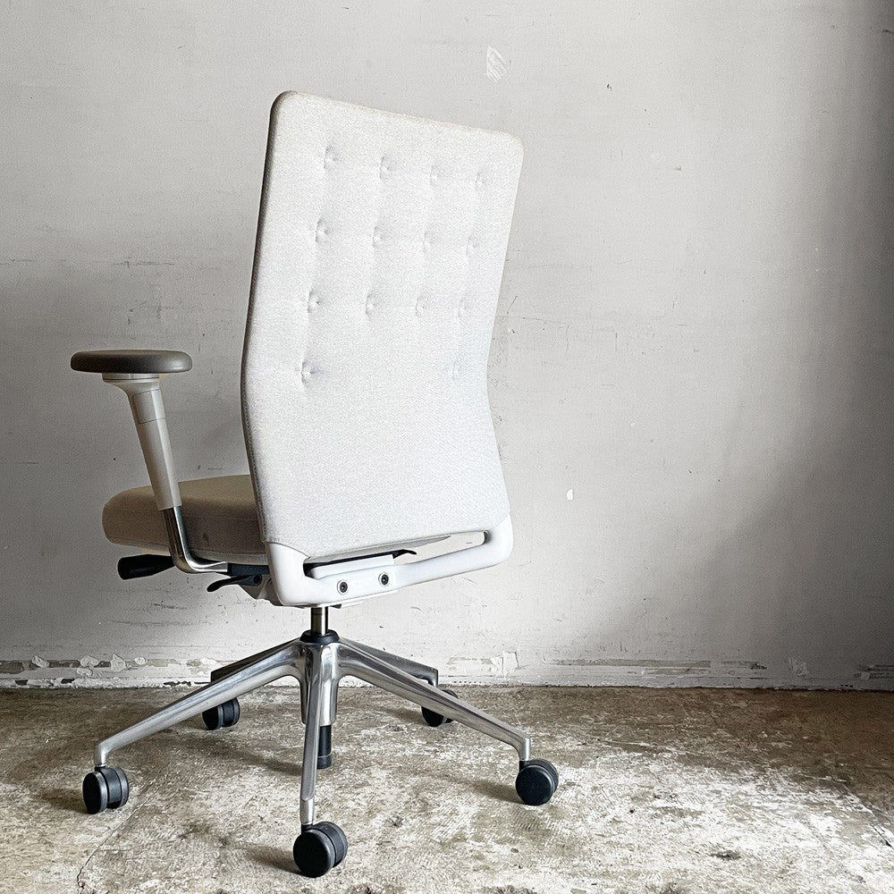 ヴィトラ vitra IDトリム ID Trim オフィスチェア デスクチェア ファブリックシート ライトグレー系 ハイバック 2Dアームレスト アントニオ・チッテリオ 参考定価￥209,000- ■