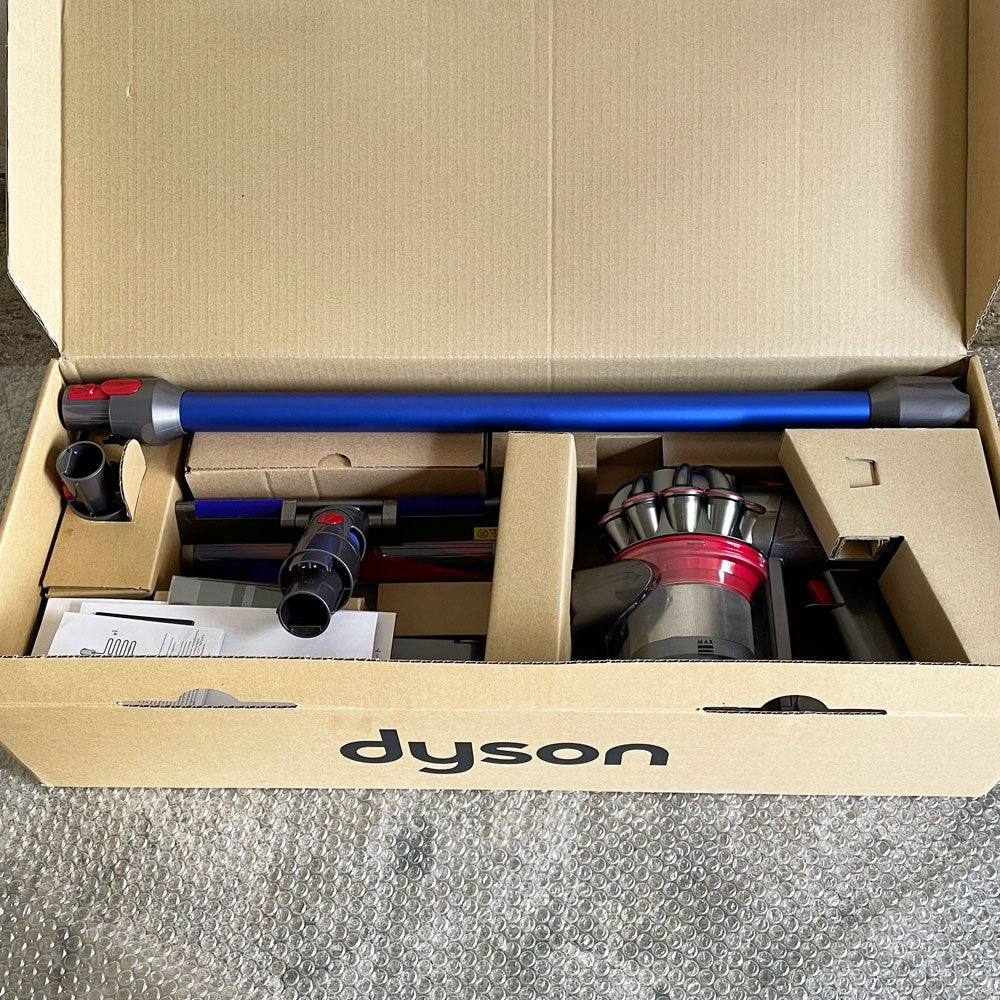 ダイソン dyson V8 Slim Fluffy Extra SV10K コードレスクリーナー 掃除機 アタッチメント付 2023年製 ■