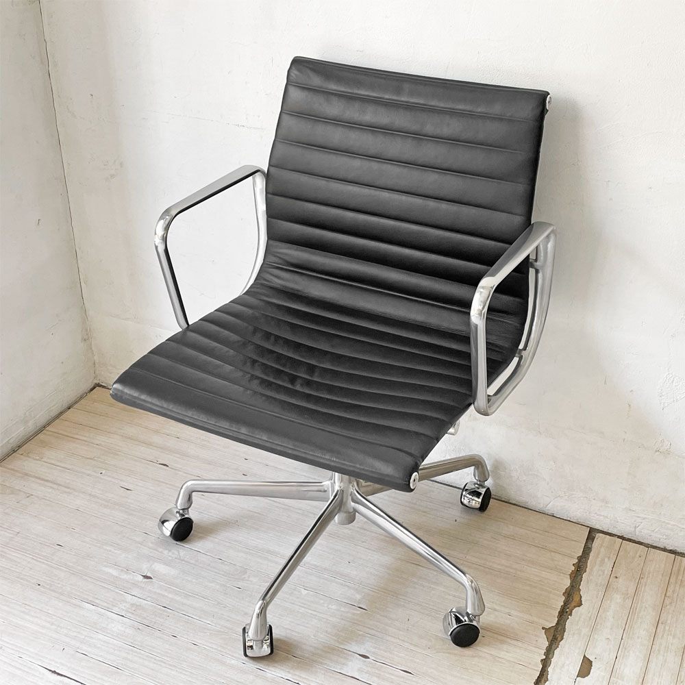 ハーマンミラー Herman Miller アルミナムグループ マネジメントチェア 本革 5本脚 C&Rイームズ ミッドセンチュリー 定価￥400,400- ★