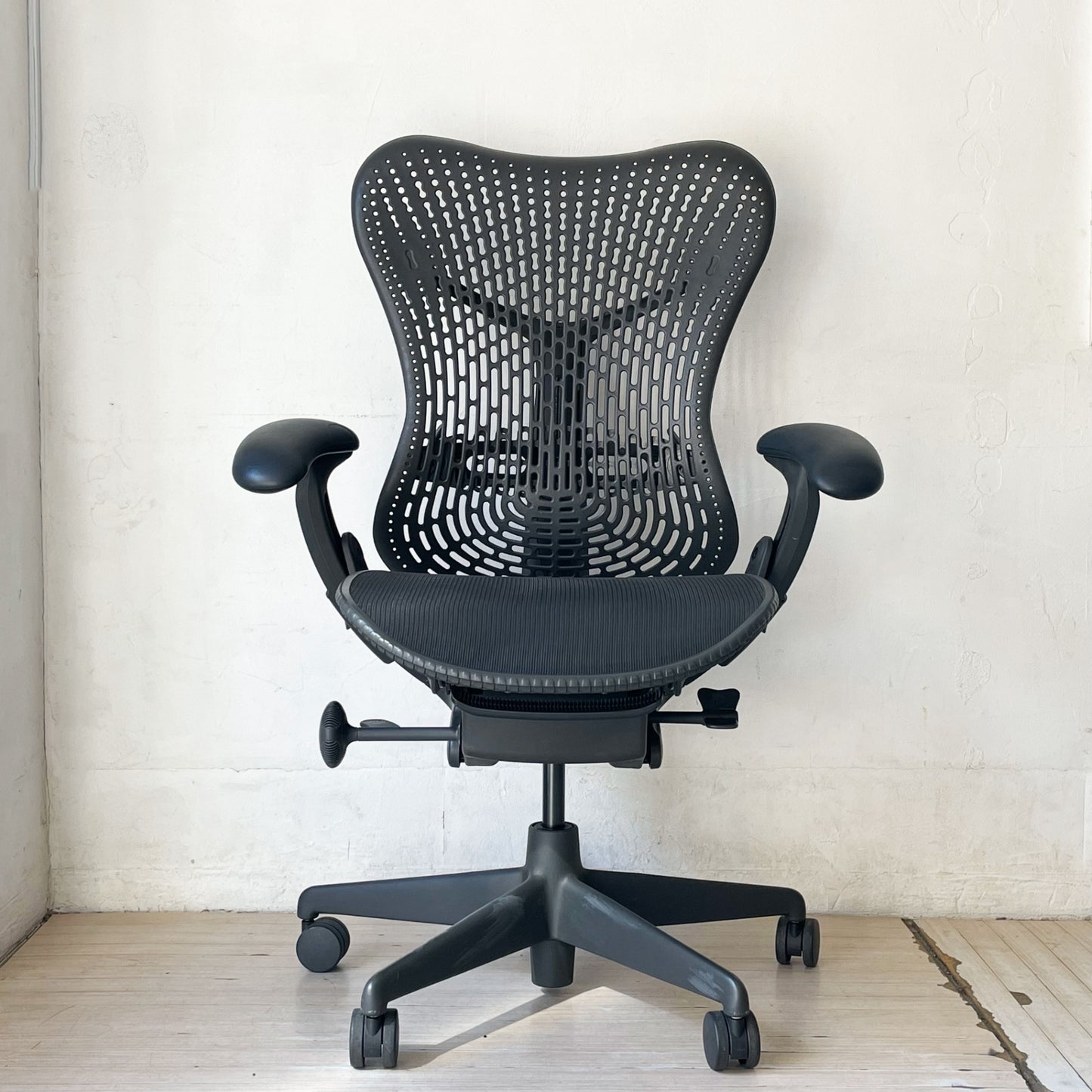 ハーマンミラー Herman Miller ミラチェア Mirra デスクチェア グラファイトベース グラファイトフレーム A ★