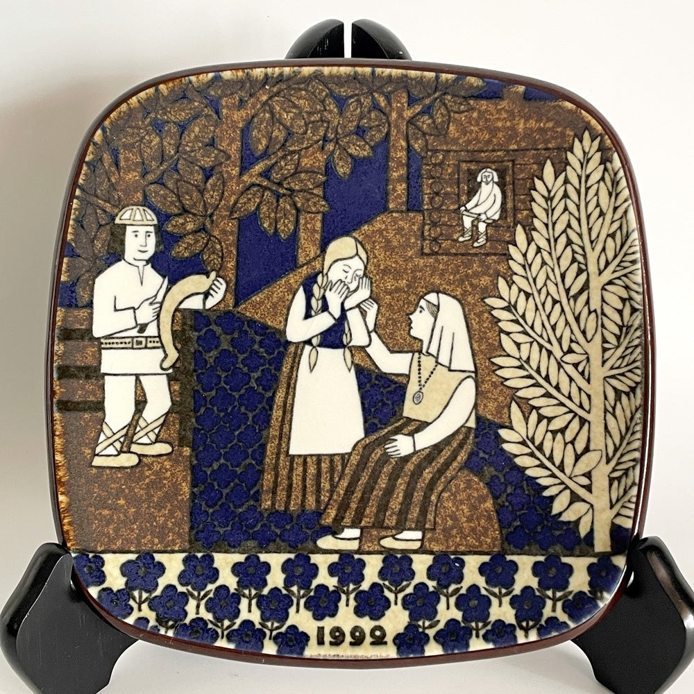 アラビア ARABIA カレワラ Kalevala イヤープレート 飾り皿 1992年 ライヤ・ウオシッキネン Raija Uosikkinen ビンテージ フィンランド 北欧食器 ■
