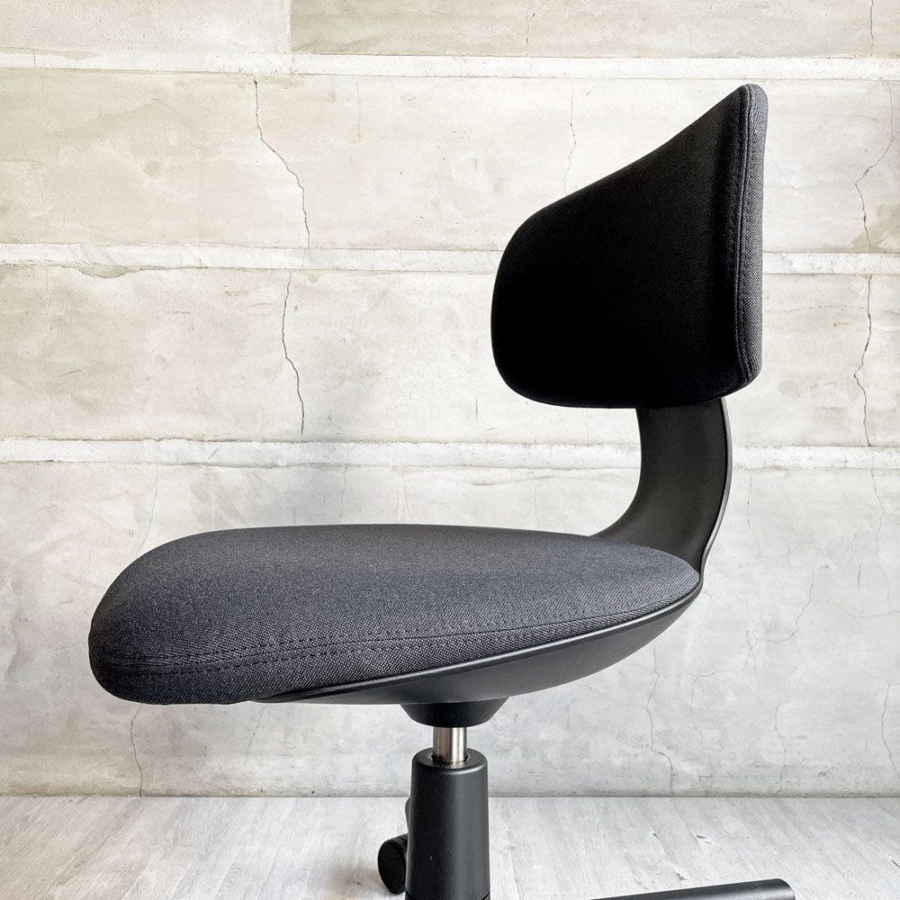 ヴィトラ vitra ルーキー Rookie デスクチェア キャスターチェア コンスタンチン・グルチッチ ブラック系 ファブリック 定価￥78,100- ♪