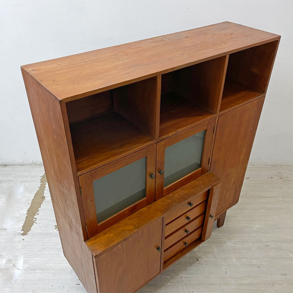 アジアン チーク無垢材 キャビネット ガラス扉 引き出し4杯 飾り棚 本棚 立ち脚家具 ●